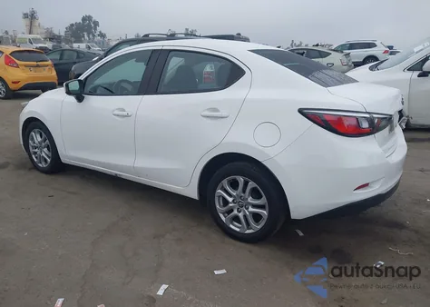 2017 Toyota Yaris Ia z USA, uszkodzony, nr VIN 3MYDLBYV8HY186281